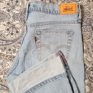 Levi Strauss &CO capris